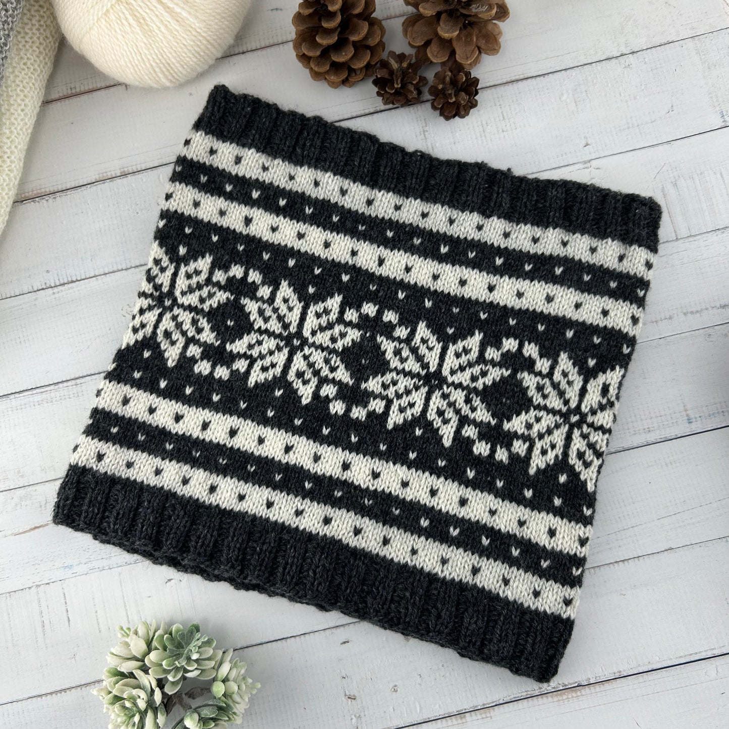 Stripey Stars Cowl Knitting Pattern Only, Norwegian Scandinavian Knitted Scarf or NeckWarmer.