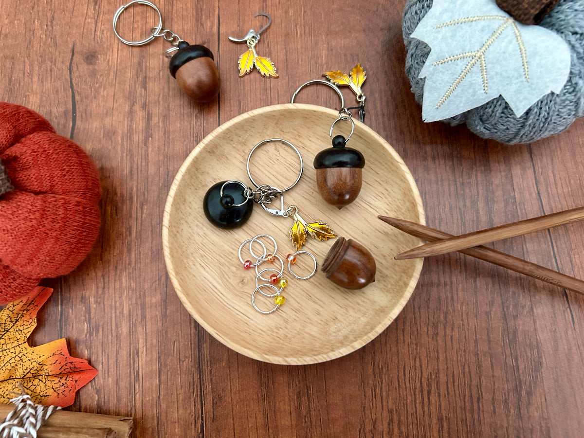 Tiny 1 inch Wooden Acorn Stitch Marker / Progress Keeper Holder Container Pot With Autumn Stitch Markers Knitting Notions Gift