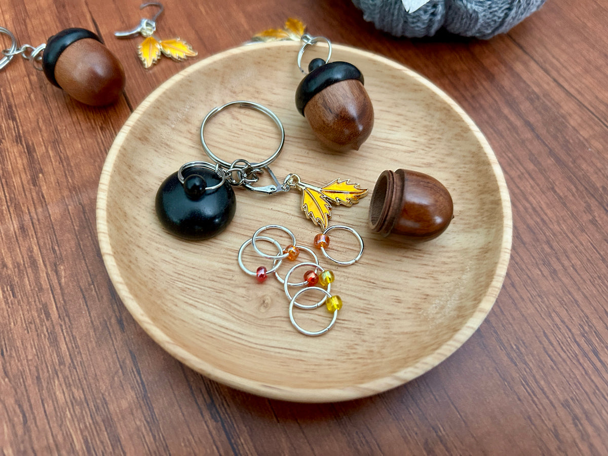 Tiny 1 inch Wooden Acorn Stitch Marker / Progress Keeper Holder Container Pot With Autumn Stitch Markers Knitting Notions Gift