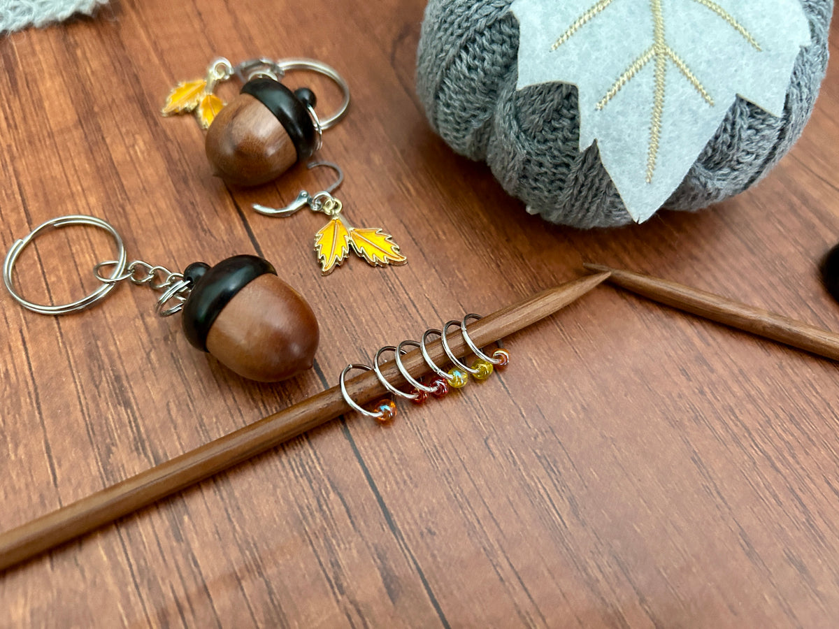 Tiny 1 inch Wooden Acorn Stitch Marker / Progress Keeper Holder Container Pot With Autumn Stitch Markers Knitting Notions Gift